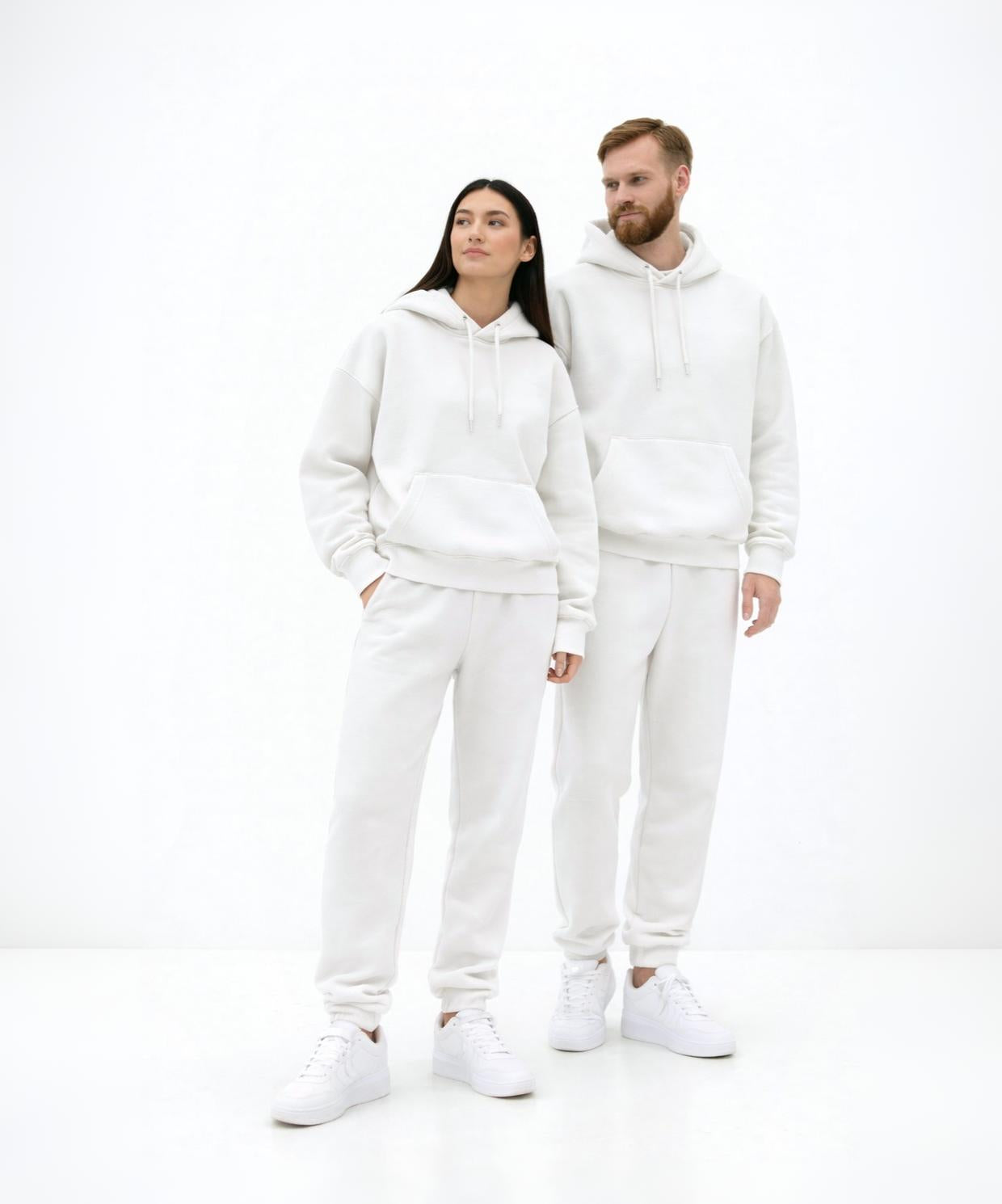 Beyaz Kapüşonlu Hoodie ve Jogger Eşofman Takımı